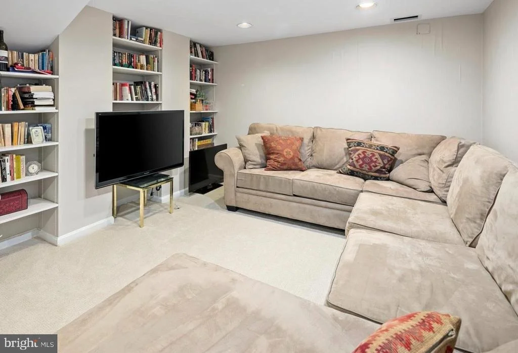 Photo of 6413 KENHOWE DRIVE