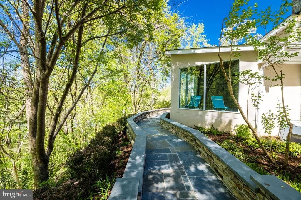 Photo of 658 LIVE OAK DRIVE