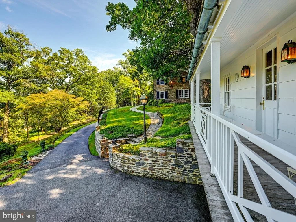 Photo of 1860 CIRCLE ROAD