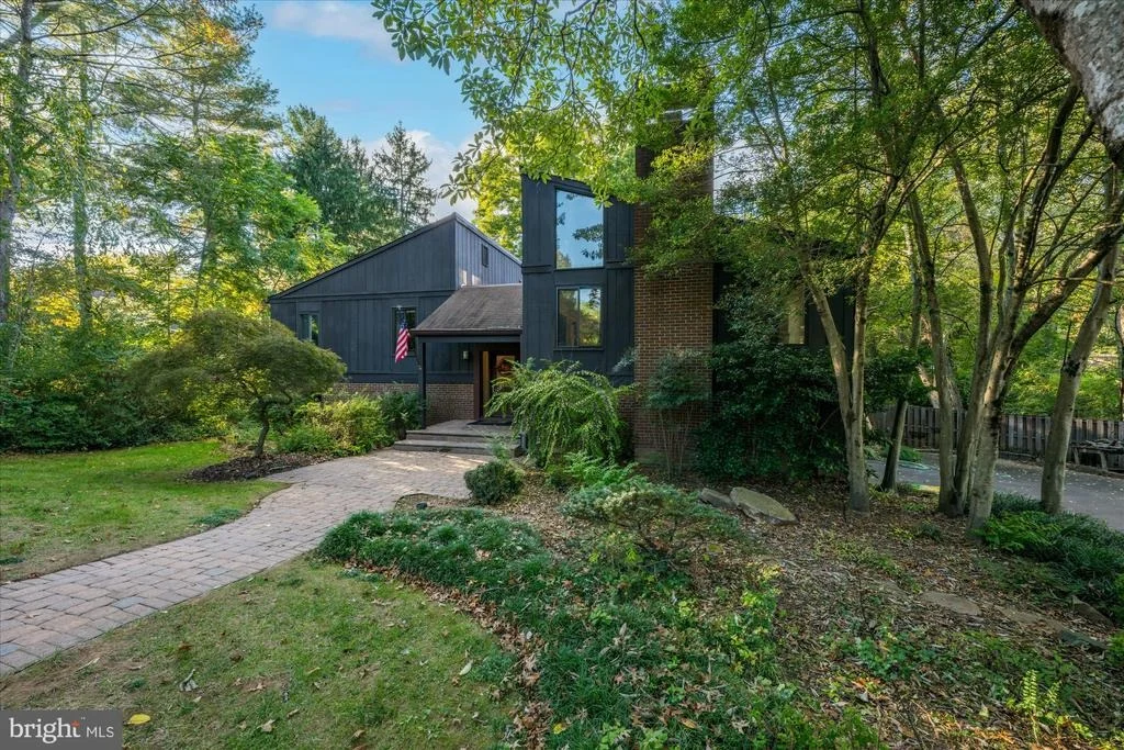 Photo of 6952 DUNCRAIG COURT
