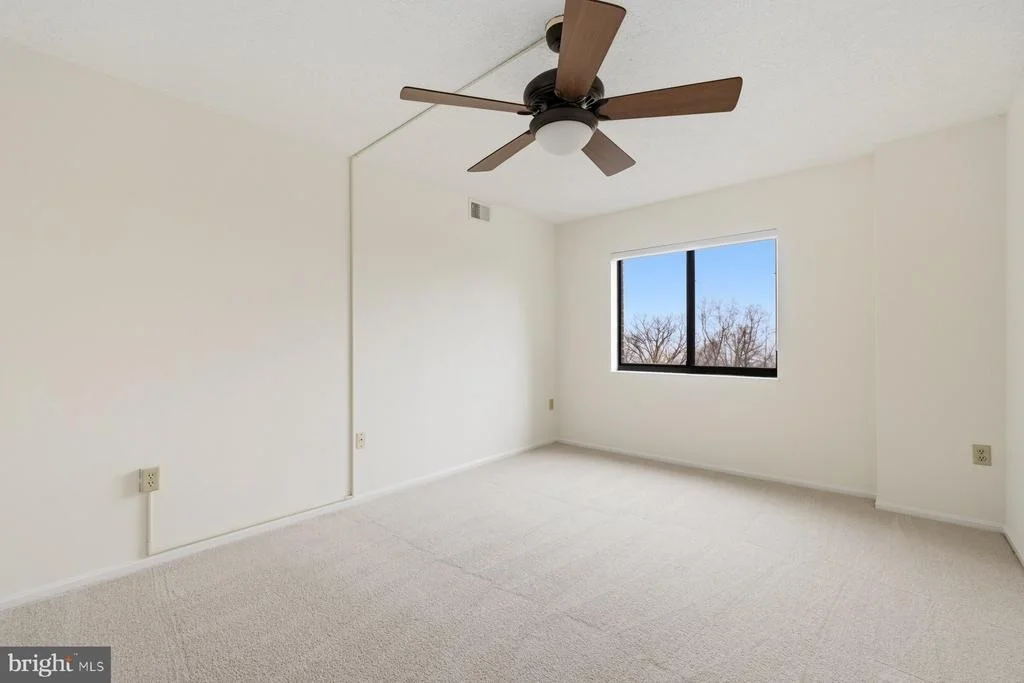 Photo of Unit 2801 at 15107 INTERLACHEN DRIVE