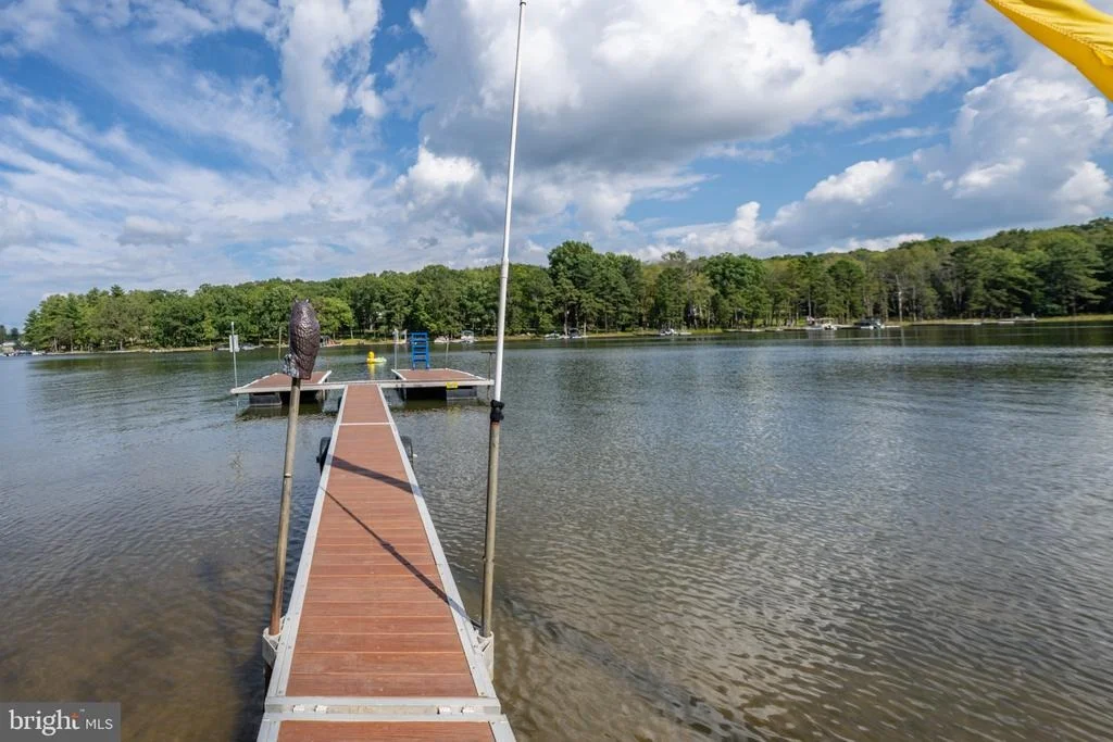 Photo of 925 PINE TREE POINT ROAD
