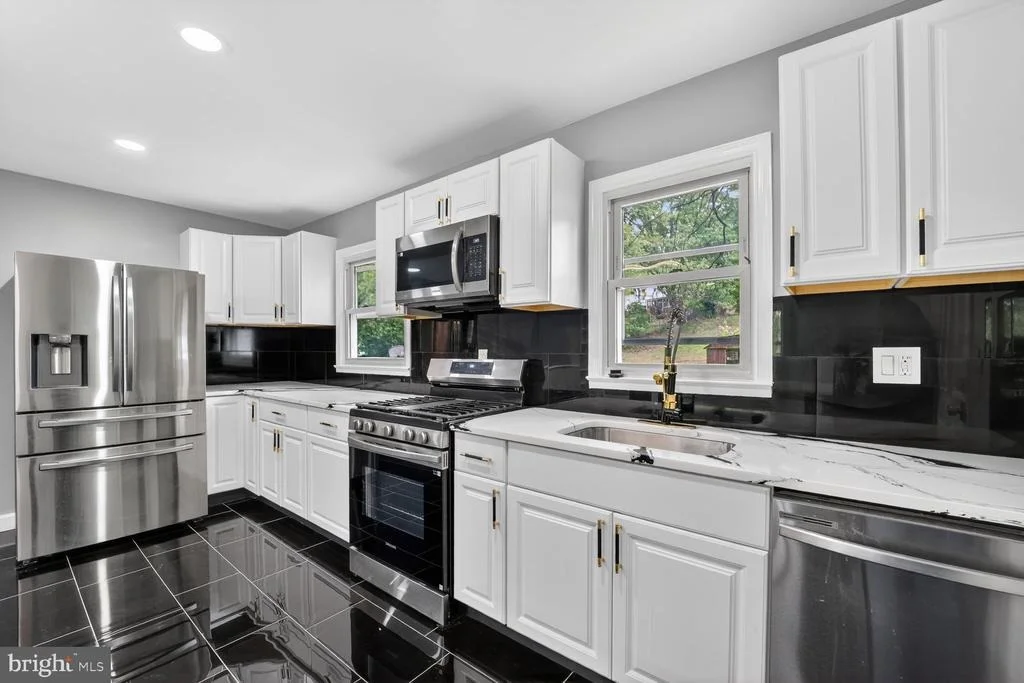 Photo of 3604 HALLOWAY N