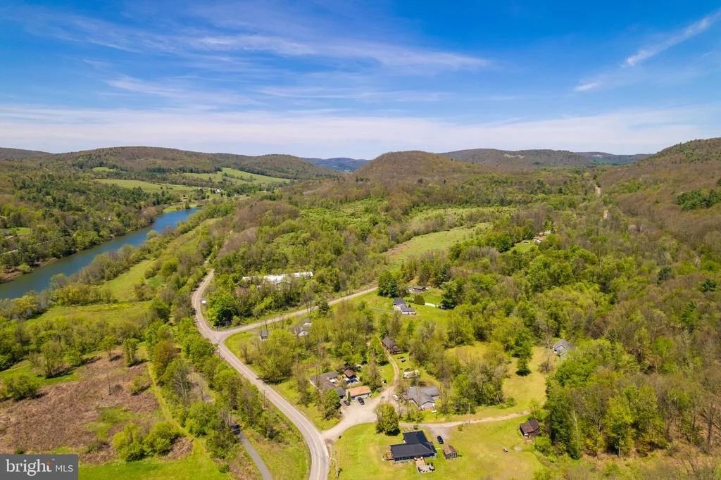 Photo of 007 STATE LINE ROAD