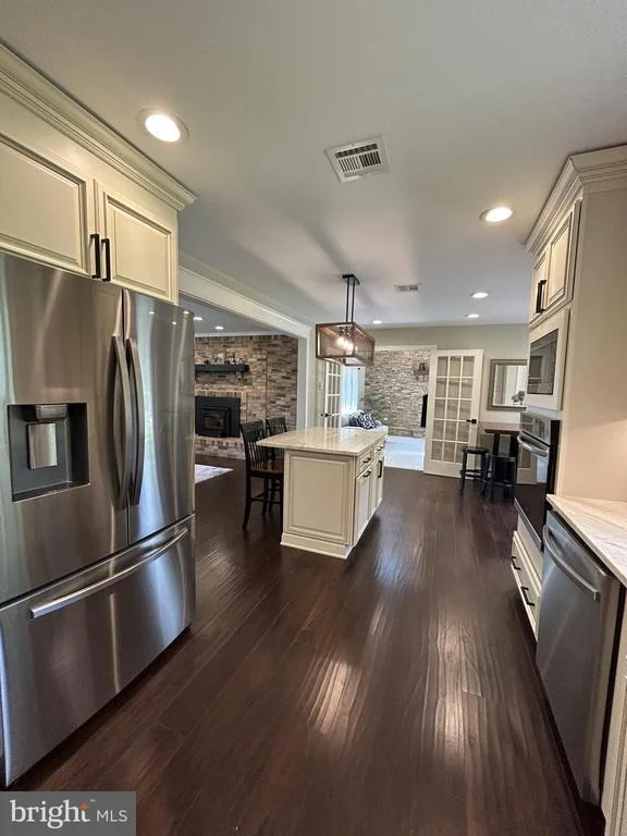 Photo of 902 N ISLAND ROAD