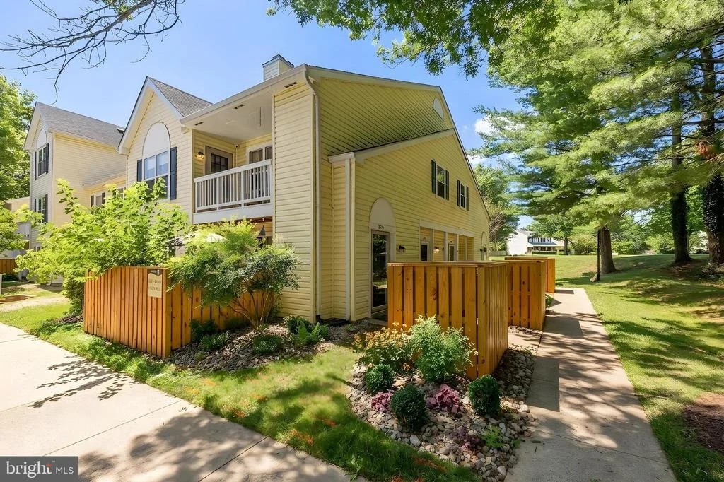 Photo of Unit 21 at 18254 ROLLING MEADOW WAY