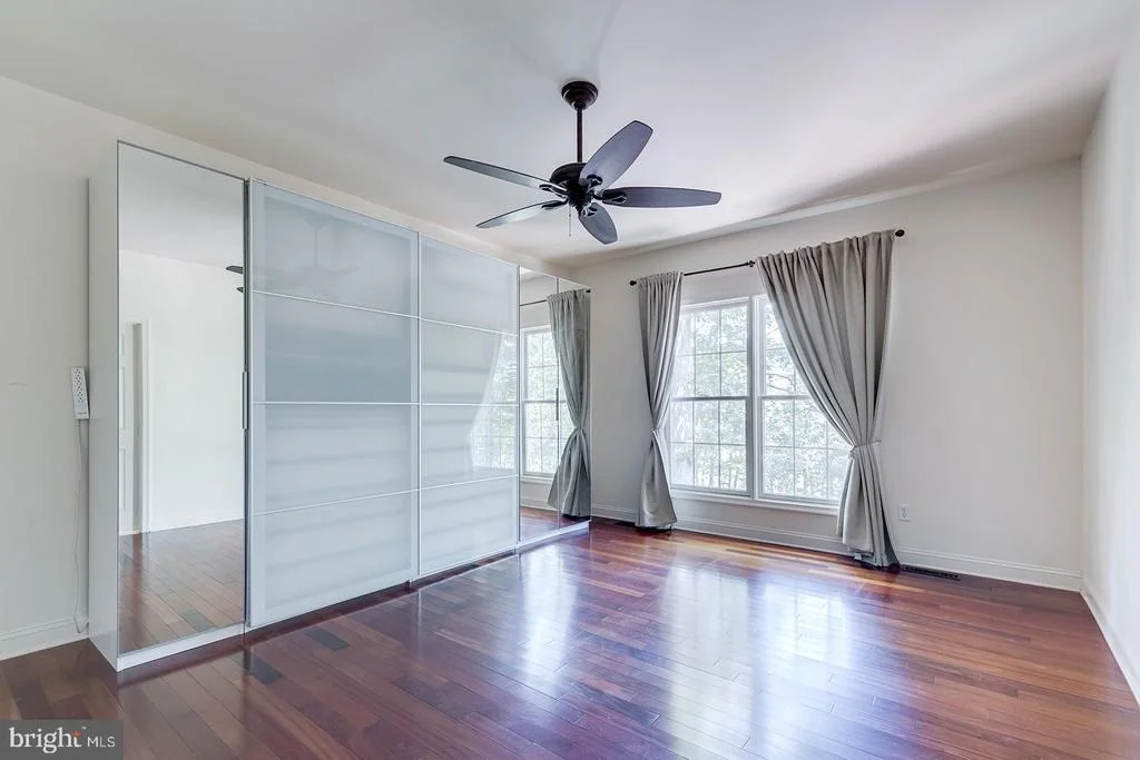 Photo of 142 W SHORE DRIVE