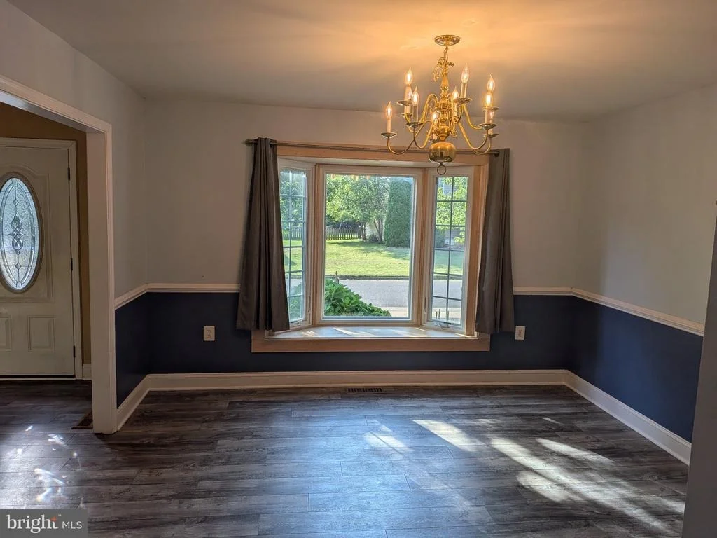 Photo of 823 WOODCREST LOOP