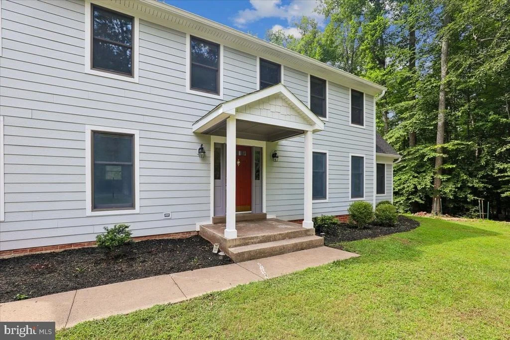 Photo of 8253 HONEYSUCKLE ROAD