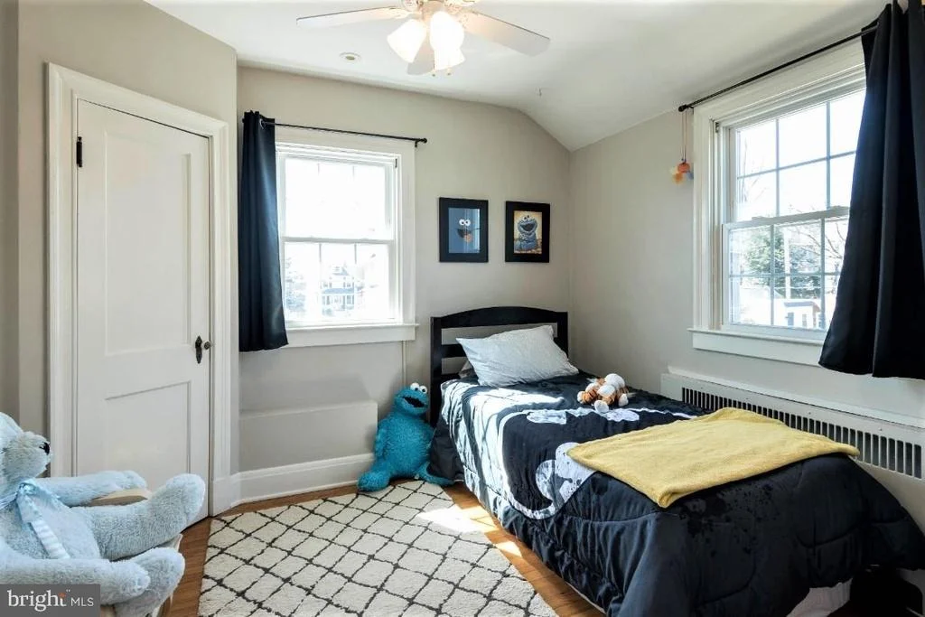 Photo of 620 ALDERSHOT ROAD