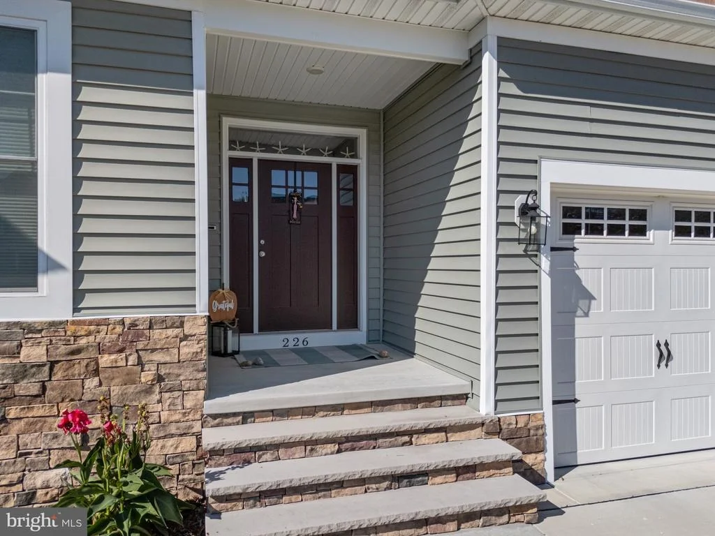 Photo of 226 UNIVERSITY DRIVE