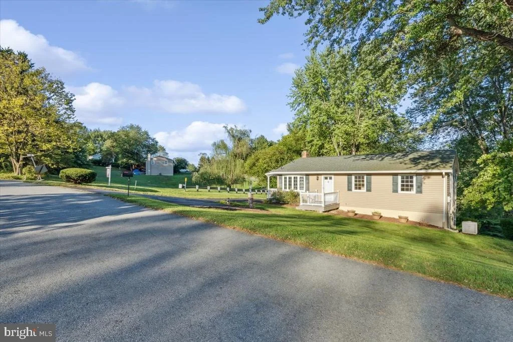 Photo of 8199 MIDDLE COURT