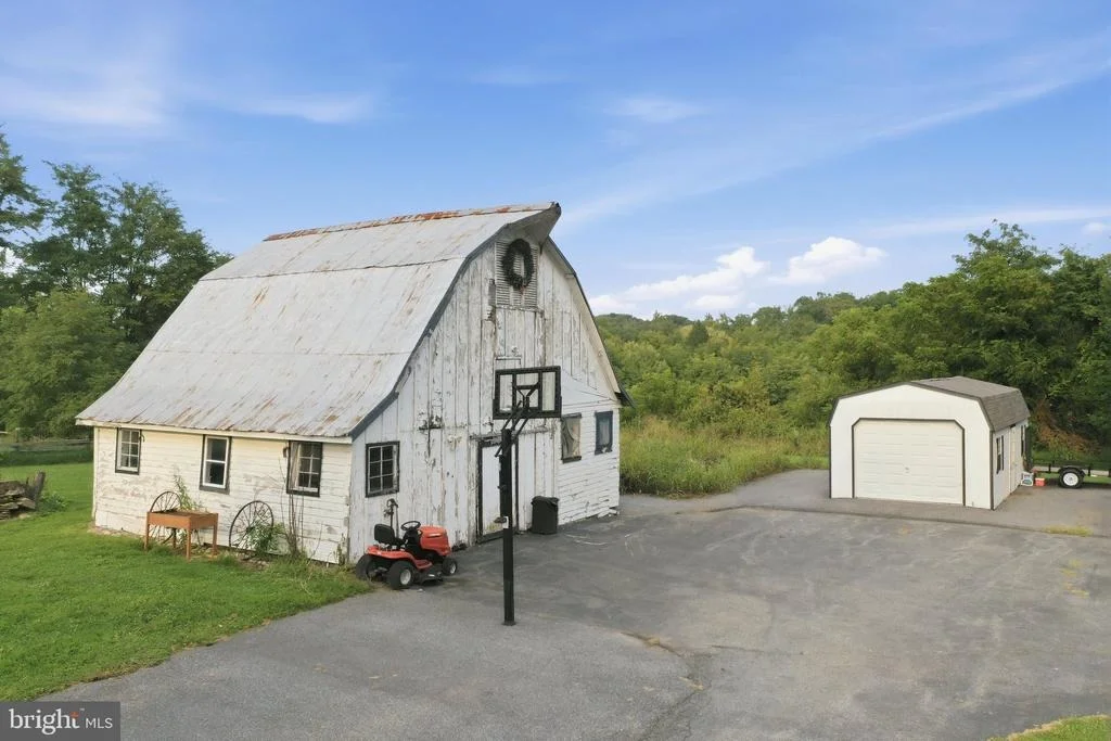 Photo of 5921 QUINN ROAD