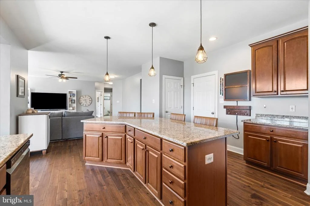 Photo of 2258 W. GREENLEAF DRIVE