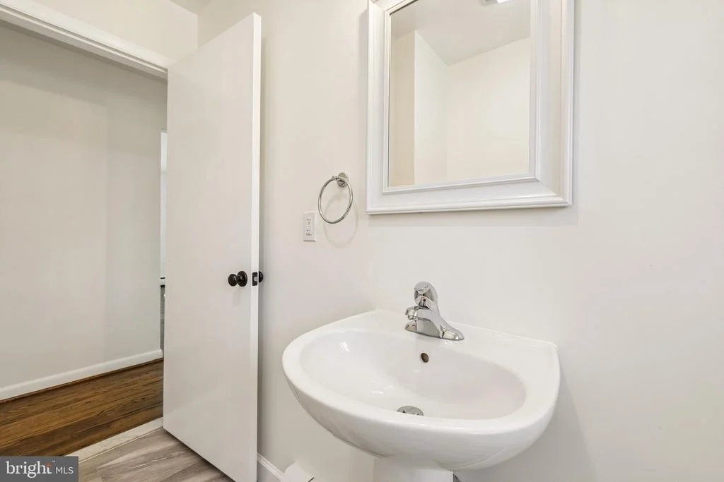 Photo of 816 MEADOW ROAD