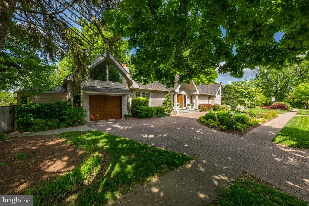 Photo of 4015 LAIRD PLACE