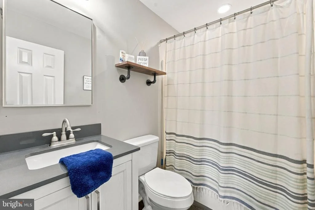 Photo of 1421 N THOMAS WAY