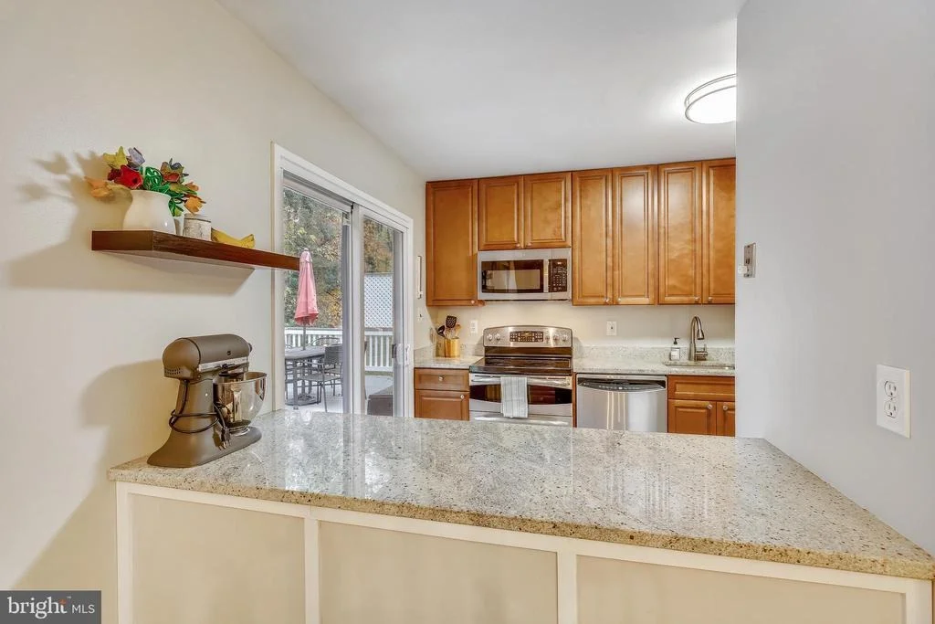 Photo of 10105 MEREDITH AVENUE