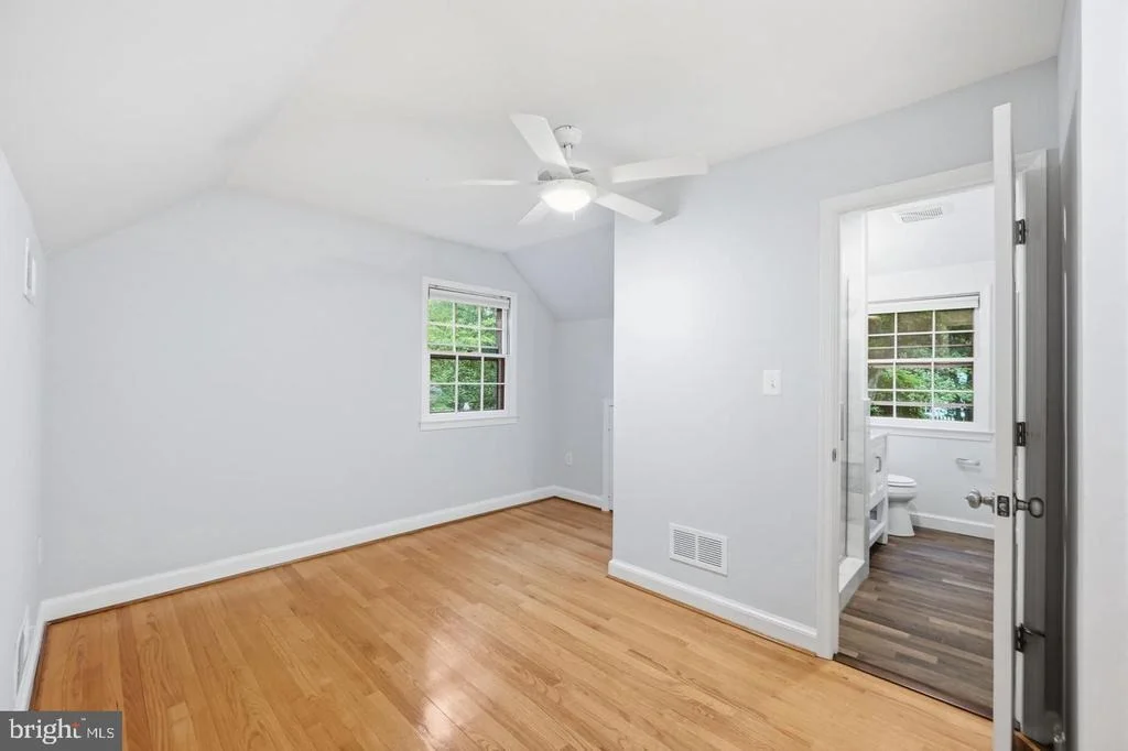 Photo of 5910 OVERLEA ROAD
