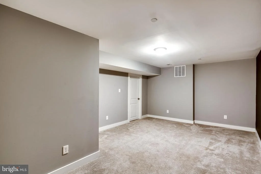 Photo of 3319 MAIL ROAD