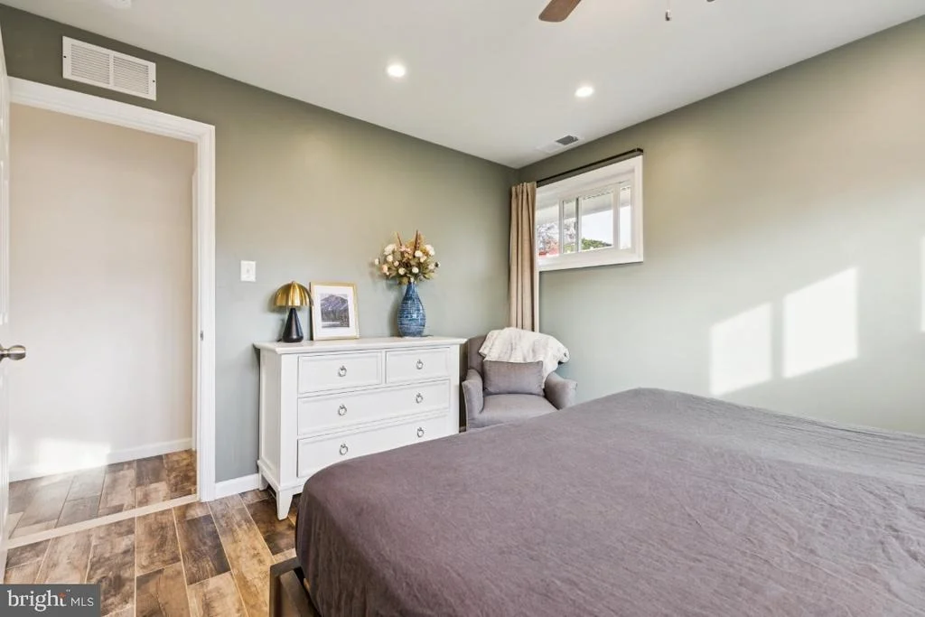 Photo of 7433 BATH STREET