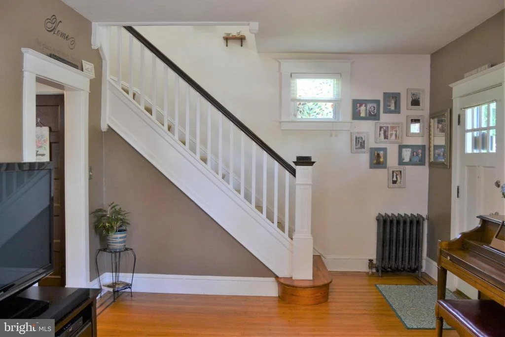 Photo of 618 ALDERSHOT ROAD