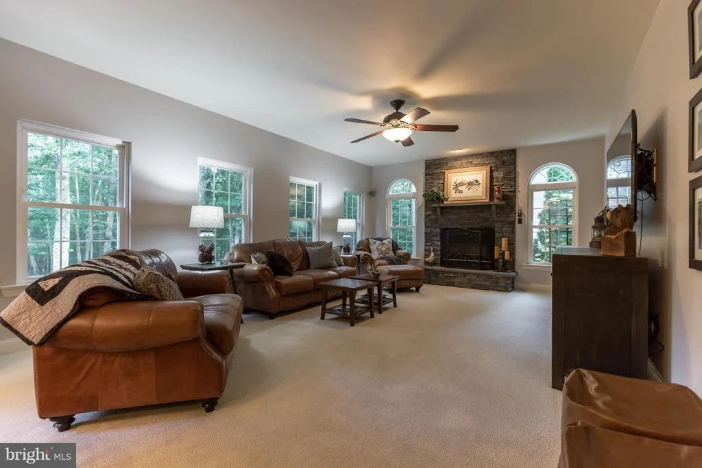 Photo of 325 SPLIT OAK LANE