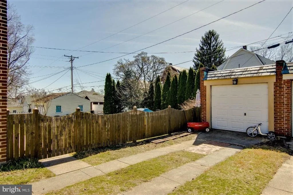 Photo of 620 ALDERSHOT ROAD