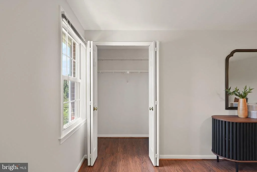 Photo of 2592 JOHN MILTON DRIVE