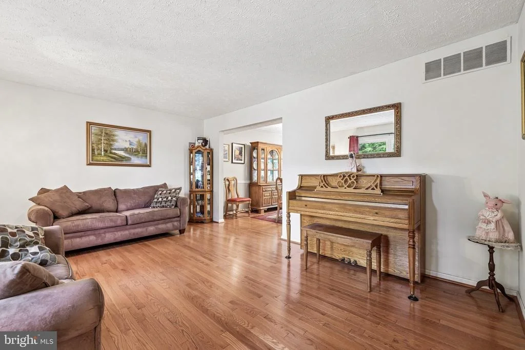 Photo of 592 EASON DRIVE