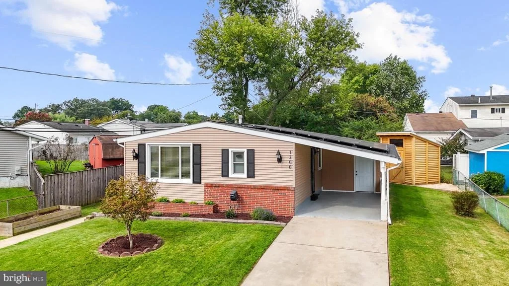 Photo of 1300 GILBERT PLACE