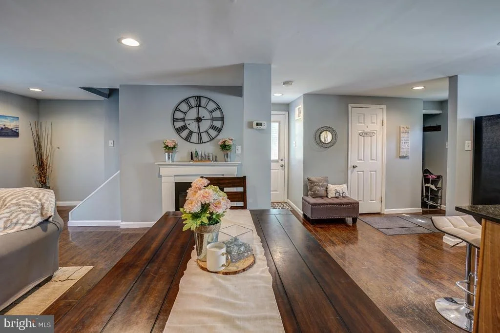 Photo of 8 TARFSIDE COURT