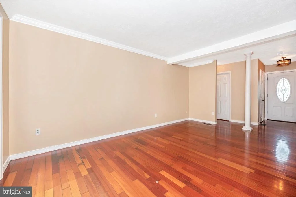 Photo of 484 HILLCREST DRIVE