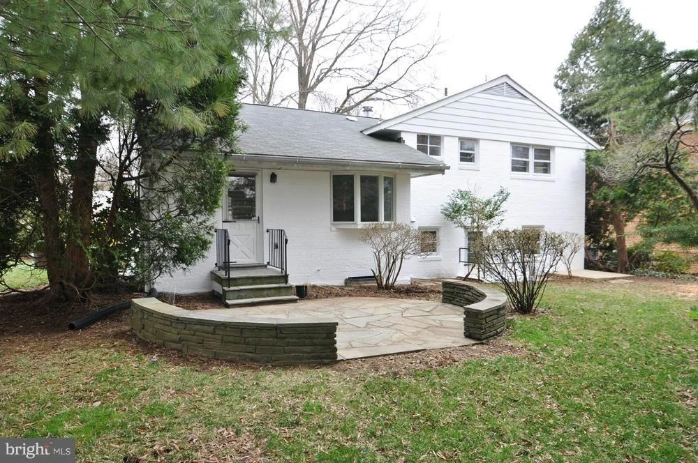 Photo of 6504 DRYDEN DRIVE