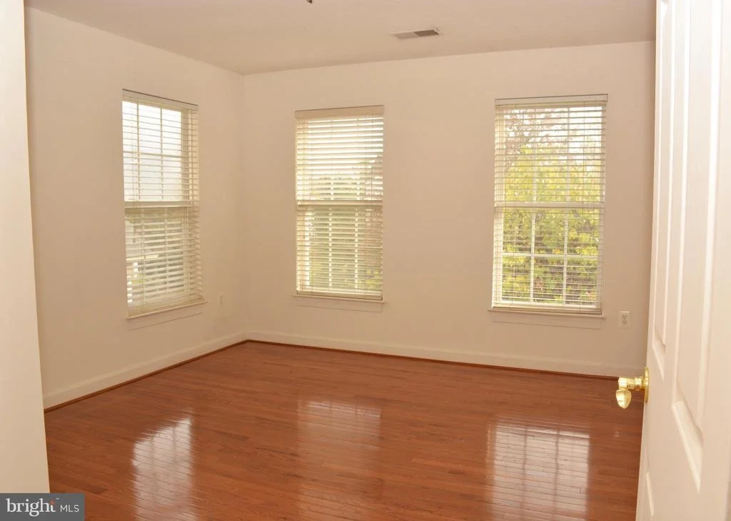 Photo of 2432 NICOL CIRCLE