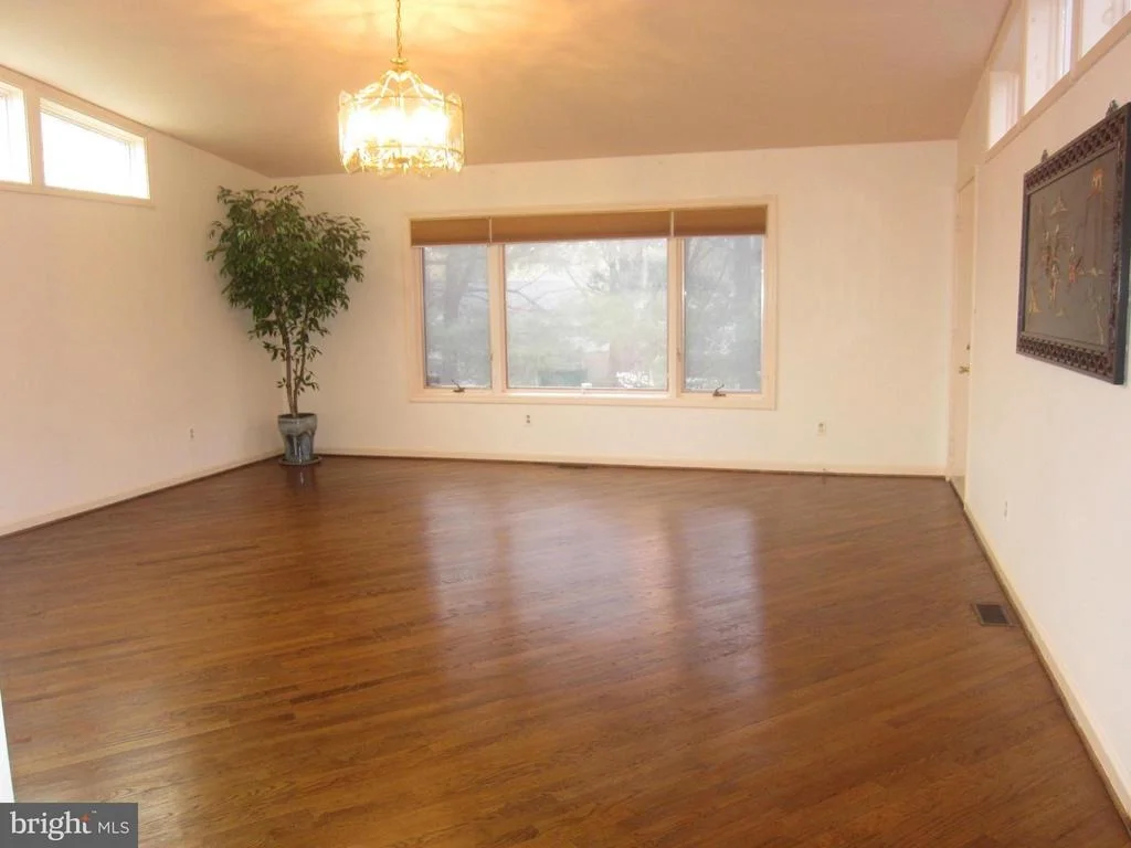 Photo of 15222 CENTERGATE DRIVE