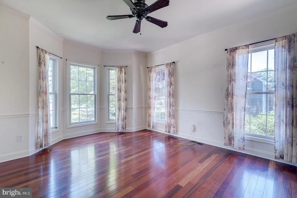 Photo of 142 W SHORE DRIVE