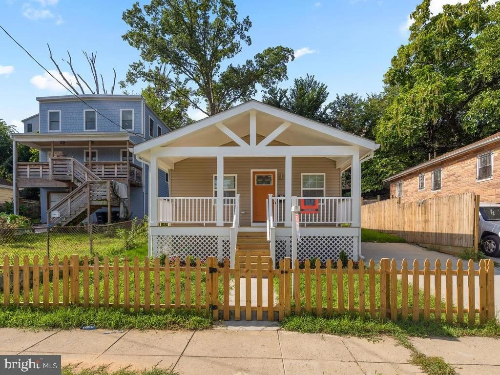 Photo of 5021 AYERS PLACE SE