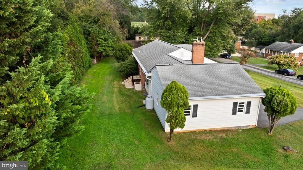 Photo of 11809 COLLINS DRIVE