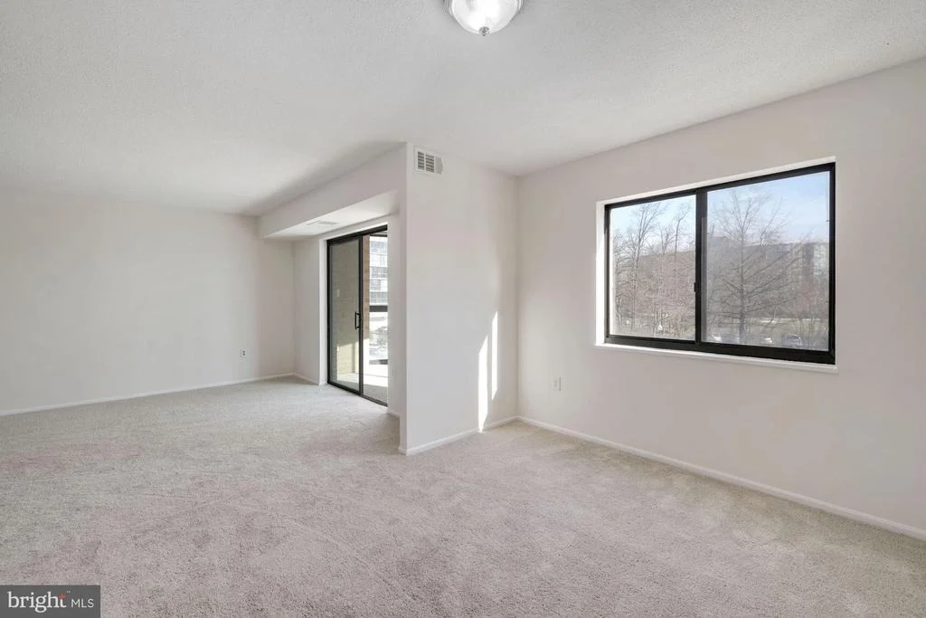 Photo of Unit 3211 at 15115 INTERLACHEN DRIVE