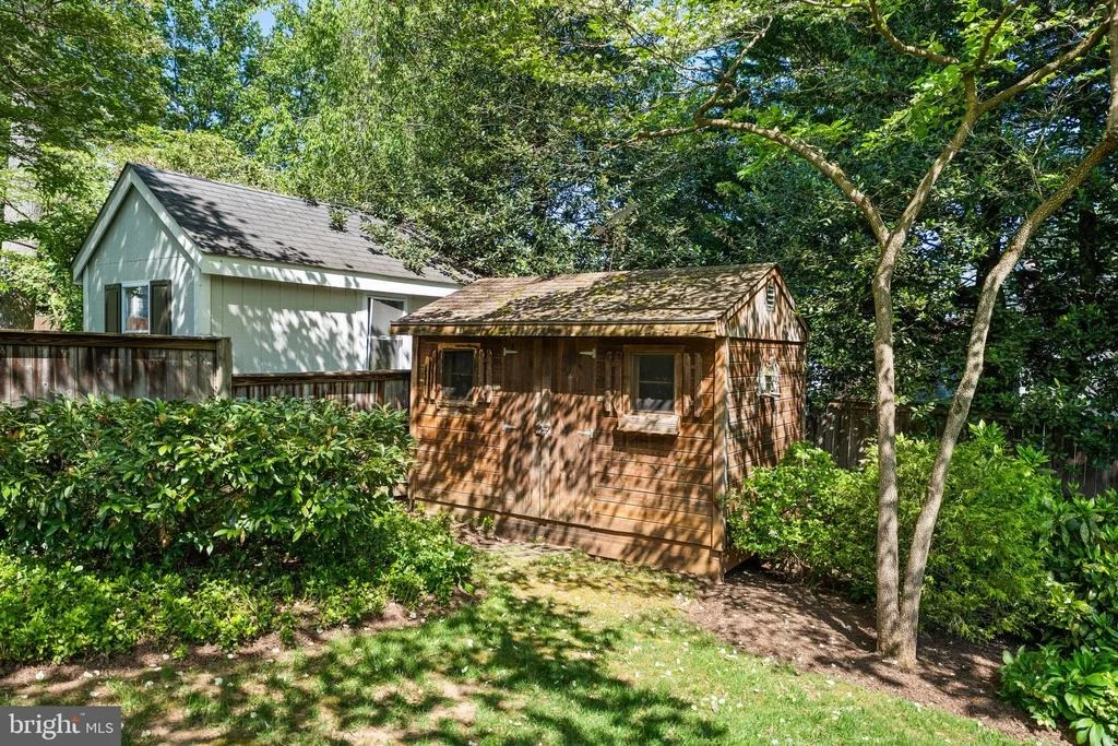 Photo of 7301 SUMMIT AVENUE