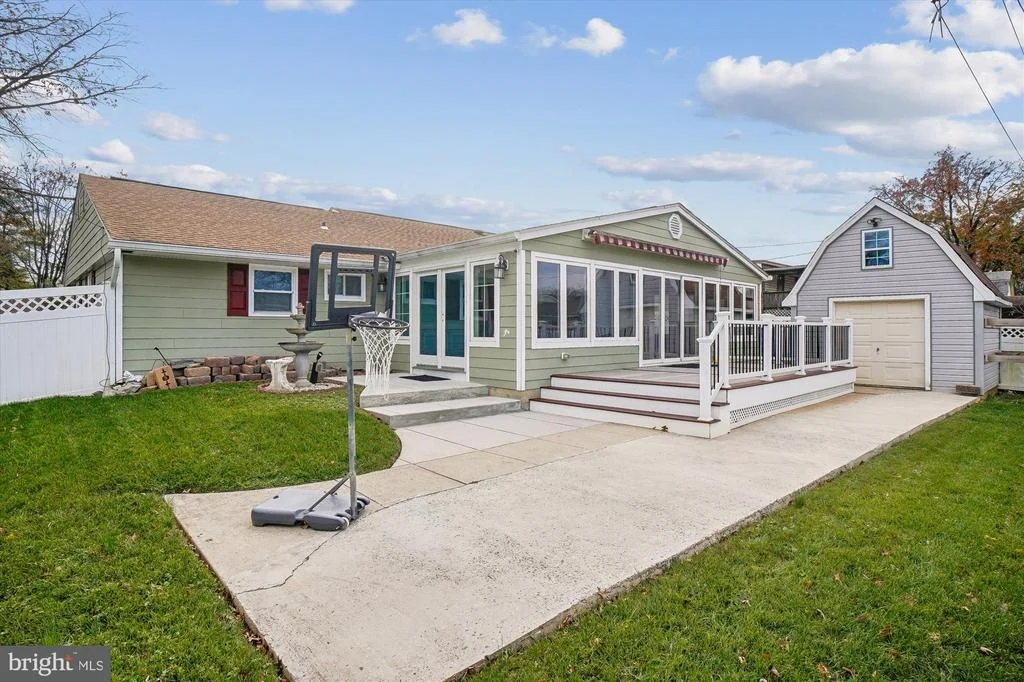 Photo of 417 WHITE OAK PLACE