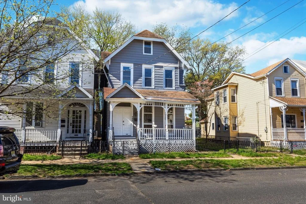 Photo of 724 HUNTER STREET
