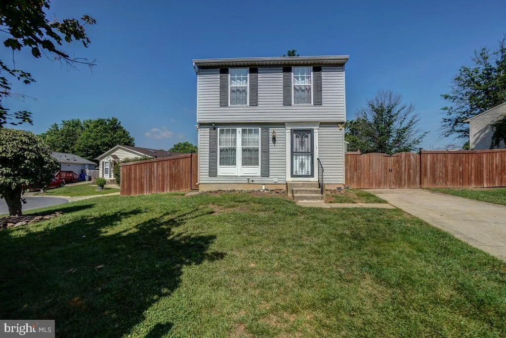 Photo of 8 TARFSIDE COURT