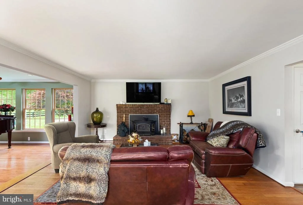 Photo of 2310 PUTNAM ROAD