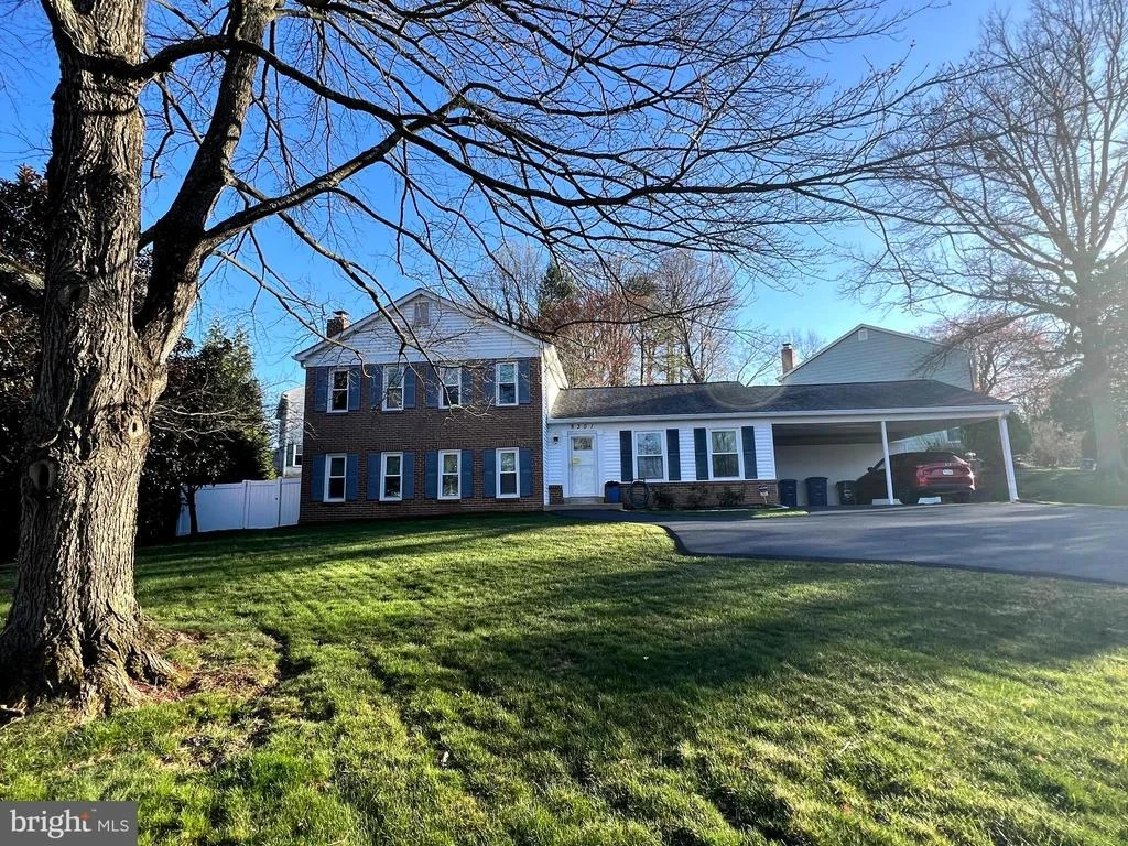Photo of 6301 GLENBARD ROAD