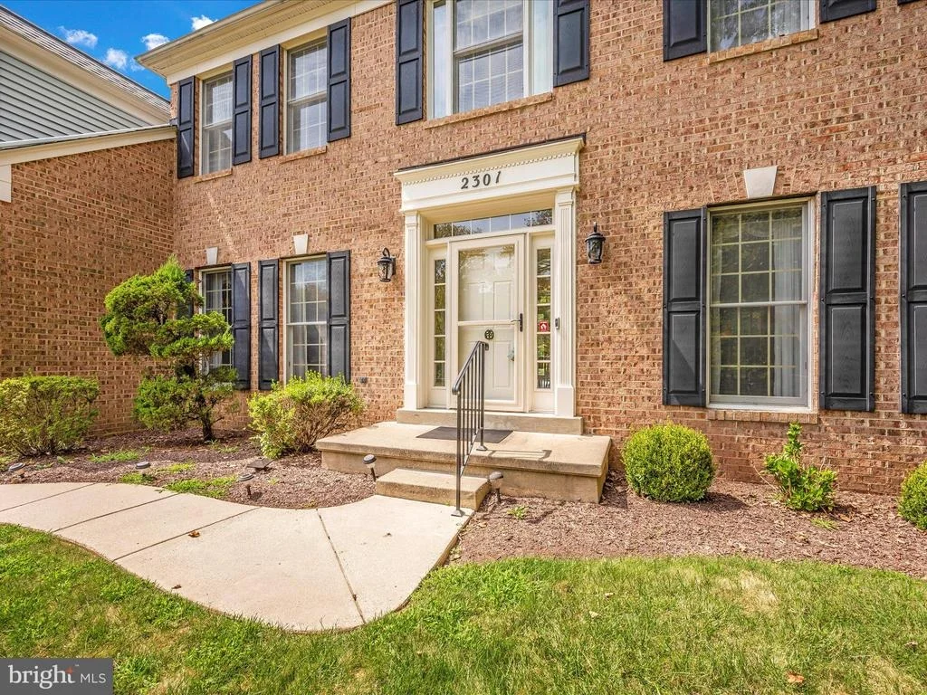Photo of 2301 FORT WILLIAM DRIVE