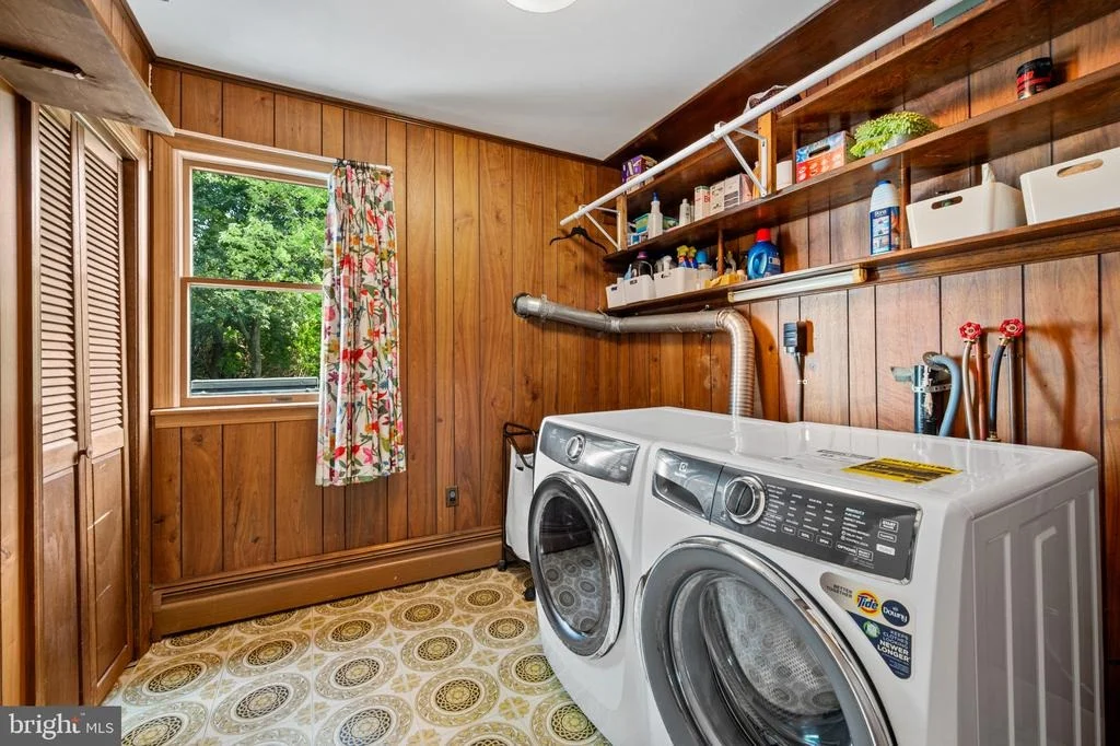 Photo of 213 PIPING ROCK DRIVE