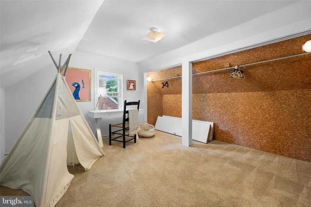 Photo of 1667 PRIMROSE ROAD NW