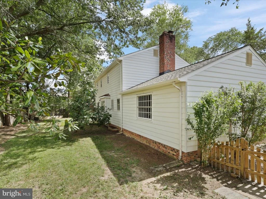 Photo of 8223 TREEBROOKE LANE